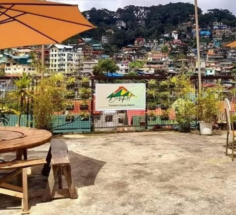 Mozzy Homes- BisRot Transient House Bed and Breakfast in Baguio