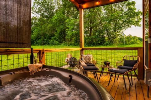 Natural landscape, Hot Tub, Balcony/Terrace, Seating area