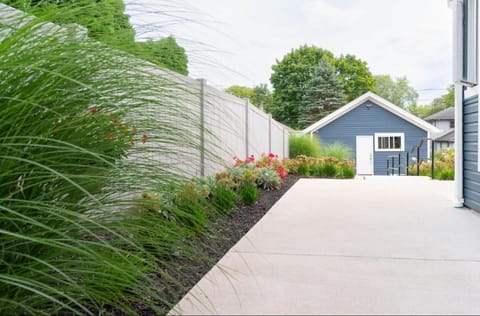 Property building, Spring, Day, Natural landscape, Garden, Garden view