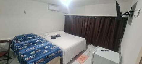 Bed, TV and multimedia, Photo of the whole room, Bedroom, air conditioner