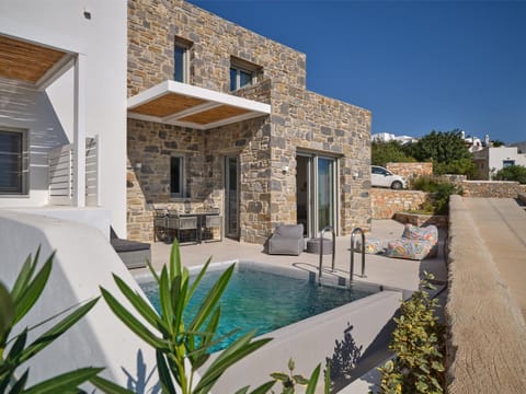 Property building, Patio, View (from property/room), Pool view, Swimming pool, sunbed