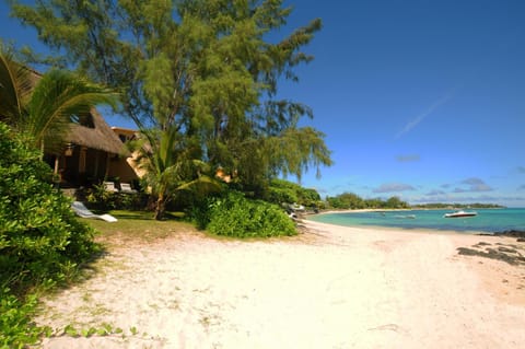 Ernestville 2 beachfront Villa Pointe aux Canonniers House in Grand Baie