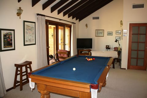 Billiard, Lounge or bar