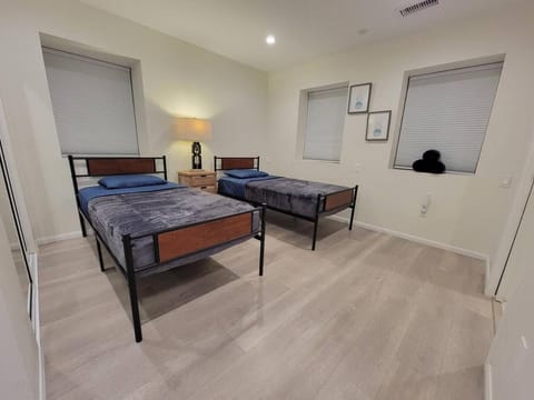 Prime LA 2 bedroom & 3 bath home Beverly Hills adj Apartment in Beverly Hills