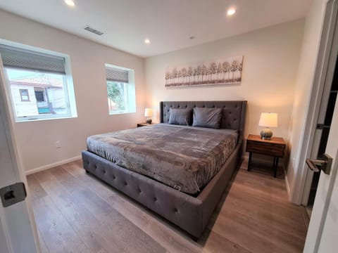 Prime LA 2 bedroom & 3 bath home Beverly Hills adj Apartment in Beverly Hills