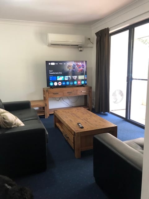 TV and multimedia, Seating area, air conditioner