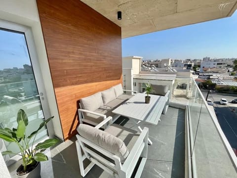 Balcony/Terrace, City view