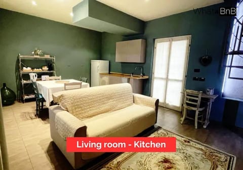 Bed, Kitchen or kitchenette, Living room