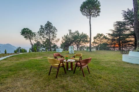 Spring, Day, Natural landscape, Garden, Dining area, Garden view, Mountain view