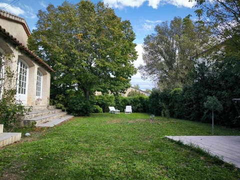 Villa familiale calme aux portes du Luberon Villa in L'Isle-sur-la-Sorgue