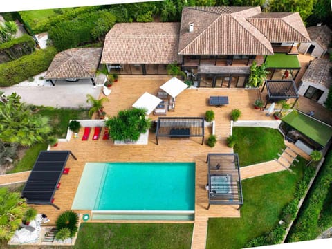 Property building, Bird's eye view, Swimming pool