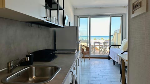 SE013 - Senigallia, ampio monolocale fronte mare al residence Piramidi Apartment in Senigallia