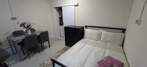 Shanti House Apartment in Enfield