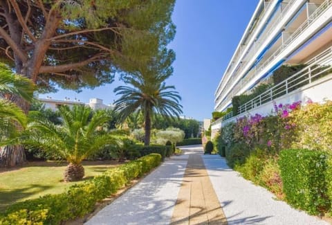 Magnifique appartement climatisé, vue mer, piscine Apartment in Cavalaire-sur-Mer