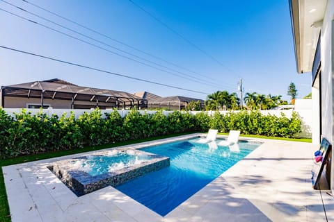 Hot Tub, Swimming pool