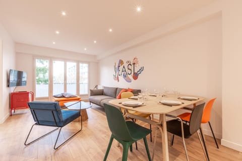 Living room, Dining area