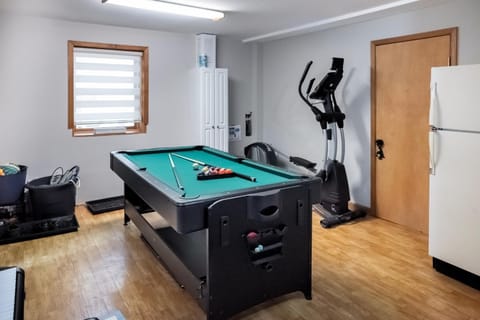 Billiard, Game Room