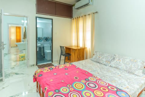 Shower, Bed, Bathroom, Photo of the whole room, Bedroom, towels, wardrobe, air conditioner