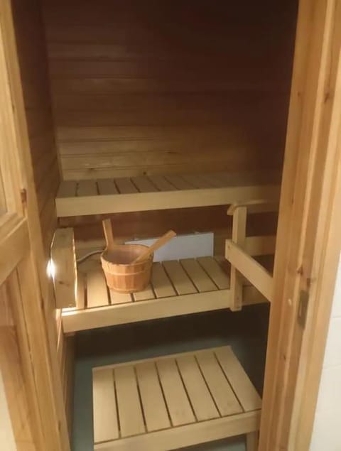 FREE Sauna, 5 min to Metro, 15 min to Center Apartment in Uusimaa