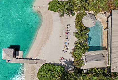 Nearby landmark, Communal lounge/ TV room, Spring, Day, Natural landscape, Bird's eye view, Beach, Evening entertainment, Pool view, Sea view, Swimming pool, sunbed