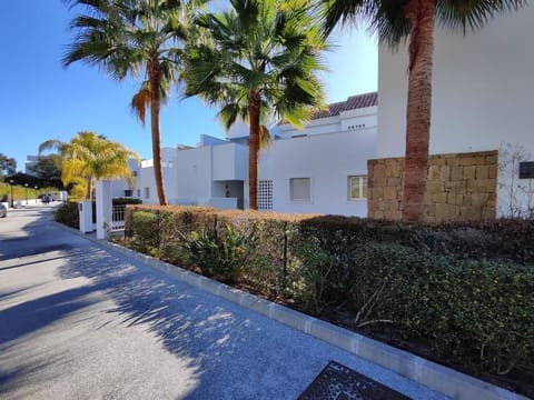 La Mairena - Chic Getaway with Sea & Mountain views, Spa and Sports Apartment in Marbella