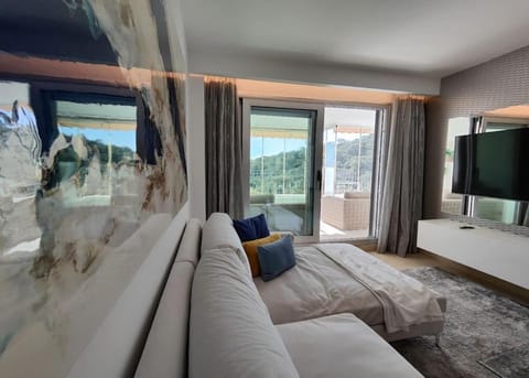 La Mairena - Chic Getaway with Sea & Mountain views, Spa and Sports Apartment in Marbella