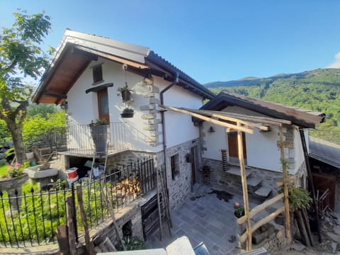 Property building, Spring, Day, Mountain view