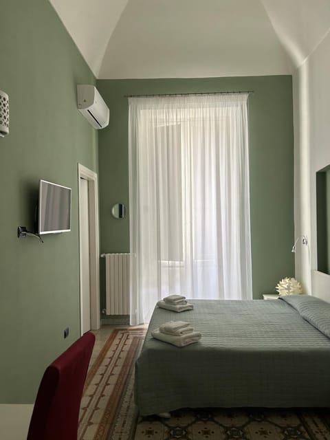 Bedroom, air conditioner