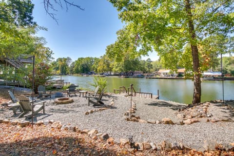 Lakefront Escape with Boat Docks in Hot Springs! Casa in Piney