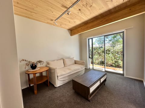 Living room, Photo of the whole room, Seating area