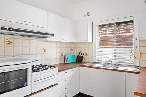 Private Double Room - Central Location at Ryde - Shared Bathroom Bed and Breakfast in Sydney