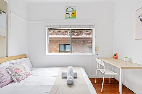 Private Double Room - Centrally Located at Ryde - Shared Bathroom Bed and Breakfast in Sydney