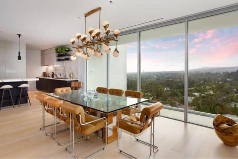 Immaculate Corner Condo With Ocean View Apartment in West Hollywood