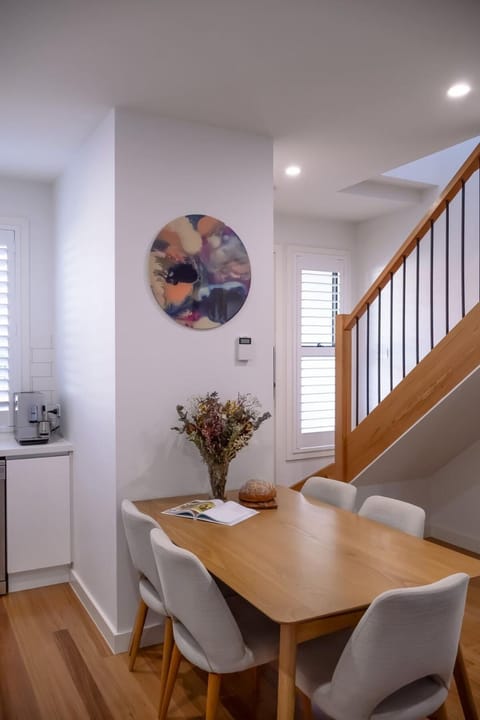 Luxe Altona Haven - Executive 3BR Family Townhouse Casa in Altona North