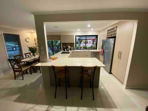 Kitchen or kitchenette, Seating area, Dining area