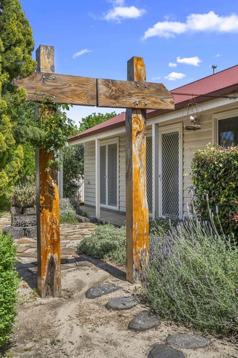 Quaint Garden Oasis with Free Parking House in Bendigo