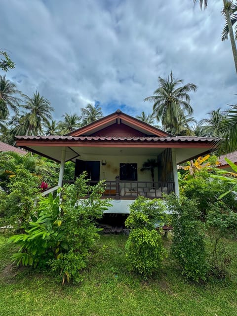 Property building, Day, Natural landscape, Garden, Garden view