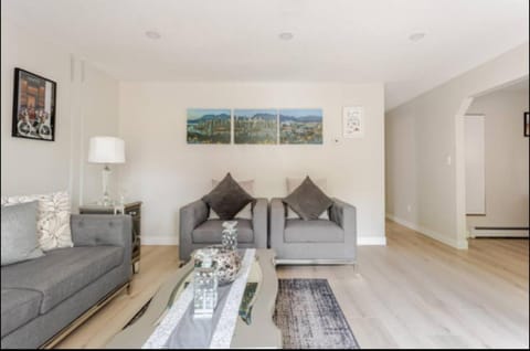 2 Bedrooms in Coquitlam House in Pitt Meadows