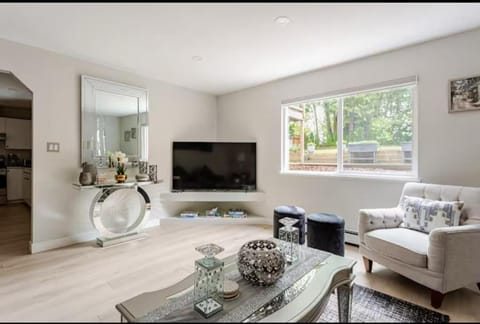 2 Bedrooms in Coquitlam House in Pitt Meadows