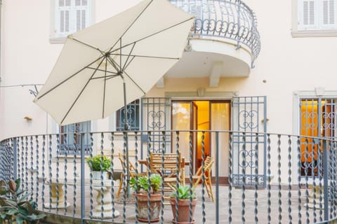 Property building, Balcony/Terrace, Balcony/Terrace