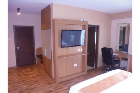 Bed, TV and multimedia, Bedroom, wardrobe