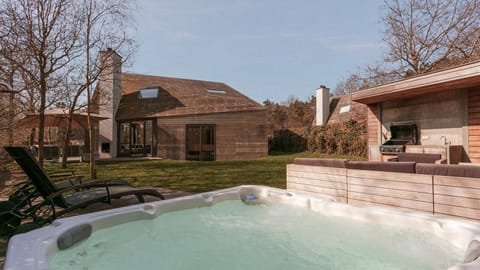 Property building, Garden, Hot Tub, Garden view