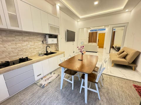 TV and multimedia, Kitchen or kitchenette, Dining area