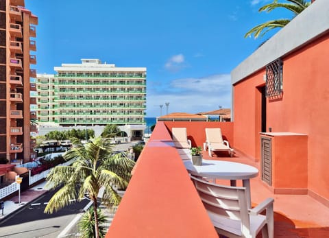 View (from property/room), Balcony/Terrace, sunbed