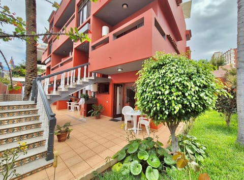 Property building, Garden, Balcony/Terrace