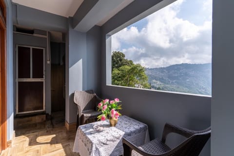 Balcony/Terrace, Seating area, Mountain view