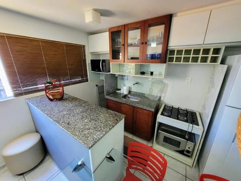 Kitchen or kitchenette, Dining area, minibar, oven, stove, toaster