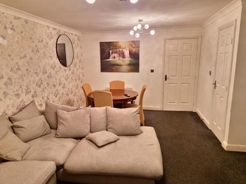 Maidstone holiday apartment 3 Bedrooms free sports House in Maidstone