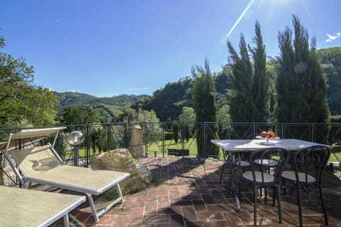 Patio, Natural landscape, Dining area, Landmark view, Breakfast