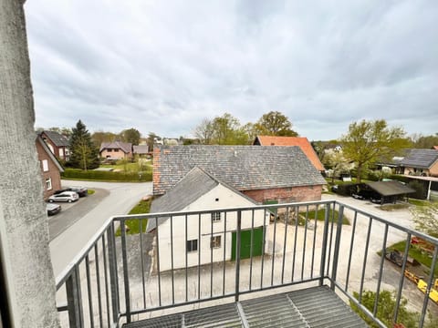 View (from property/room), Balcony/Terrace, Quiet street view